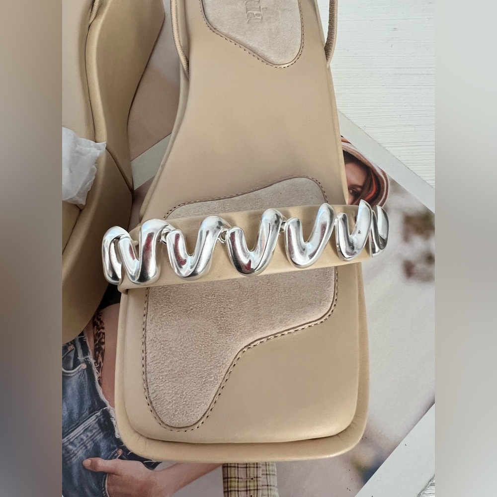 Cult Gaia Elegant Beige Platform Sandals - Picture 4 of 8